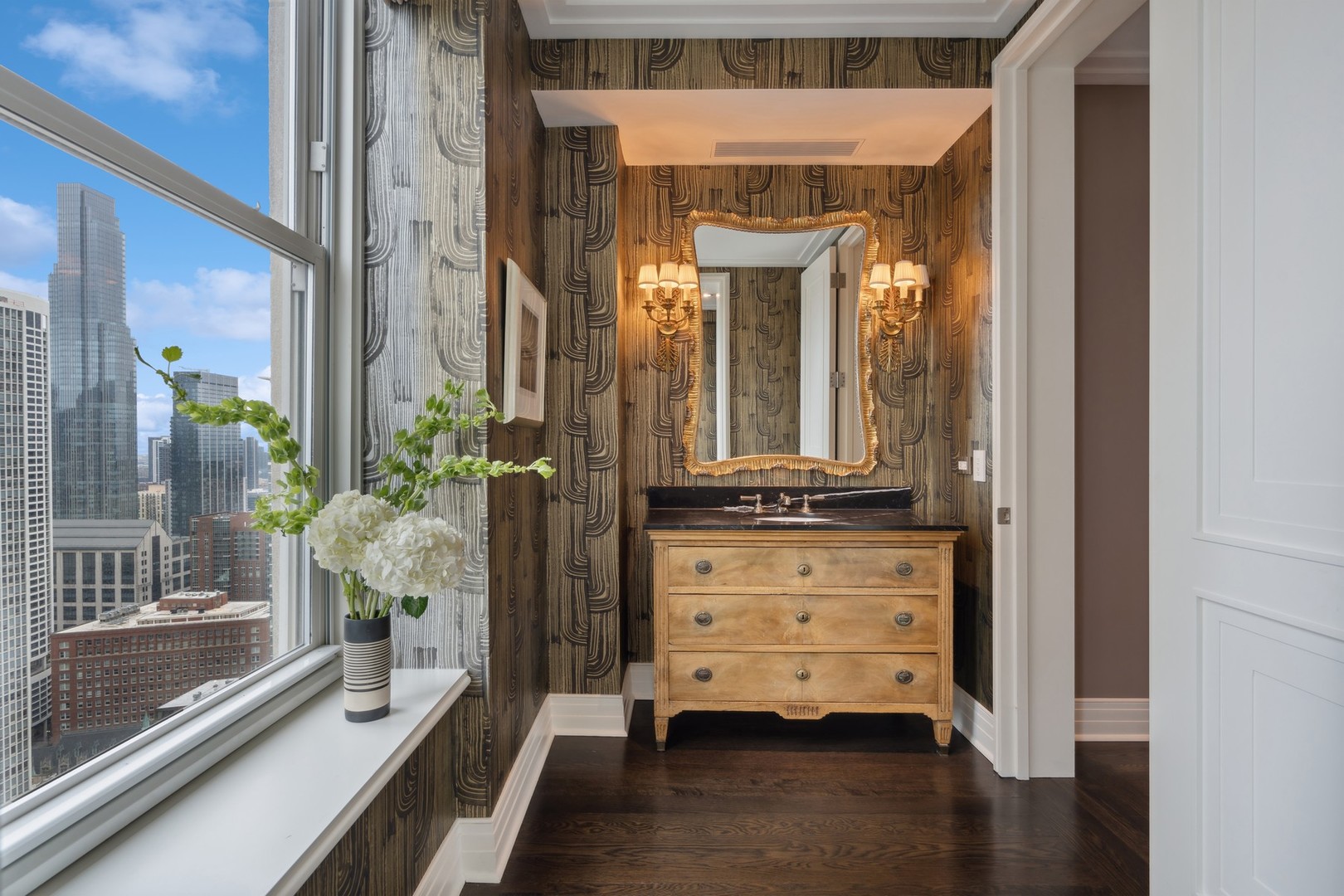 159 E Walton Street Unit: 33A