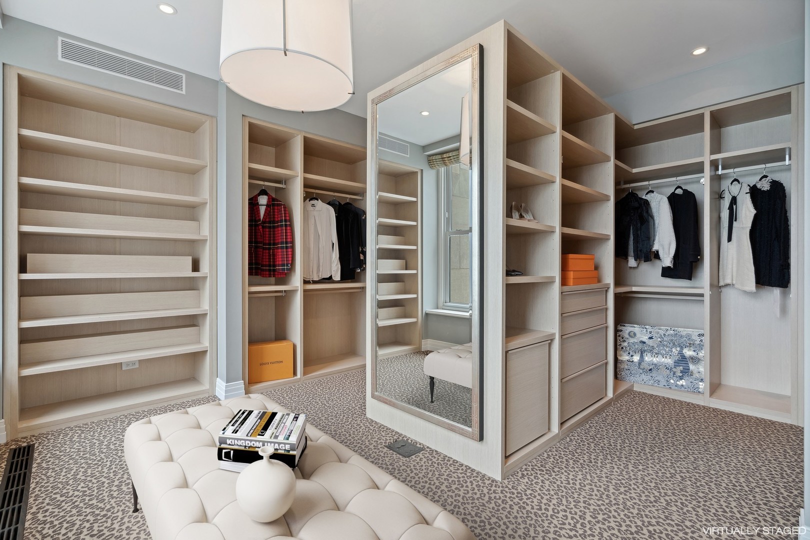 159 E Walton Street Unit: 33A