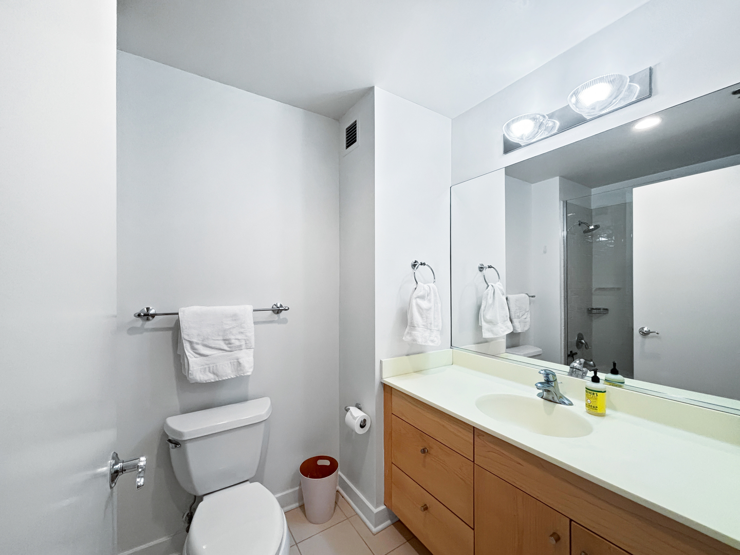 250 E PEARSON Street Unit: 1905