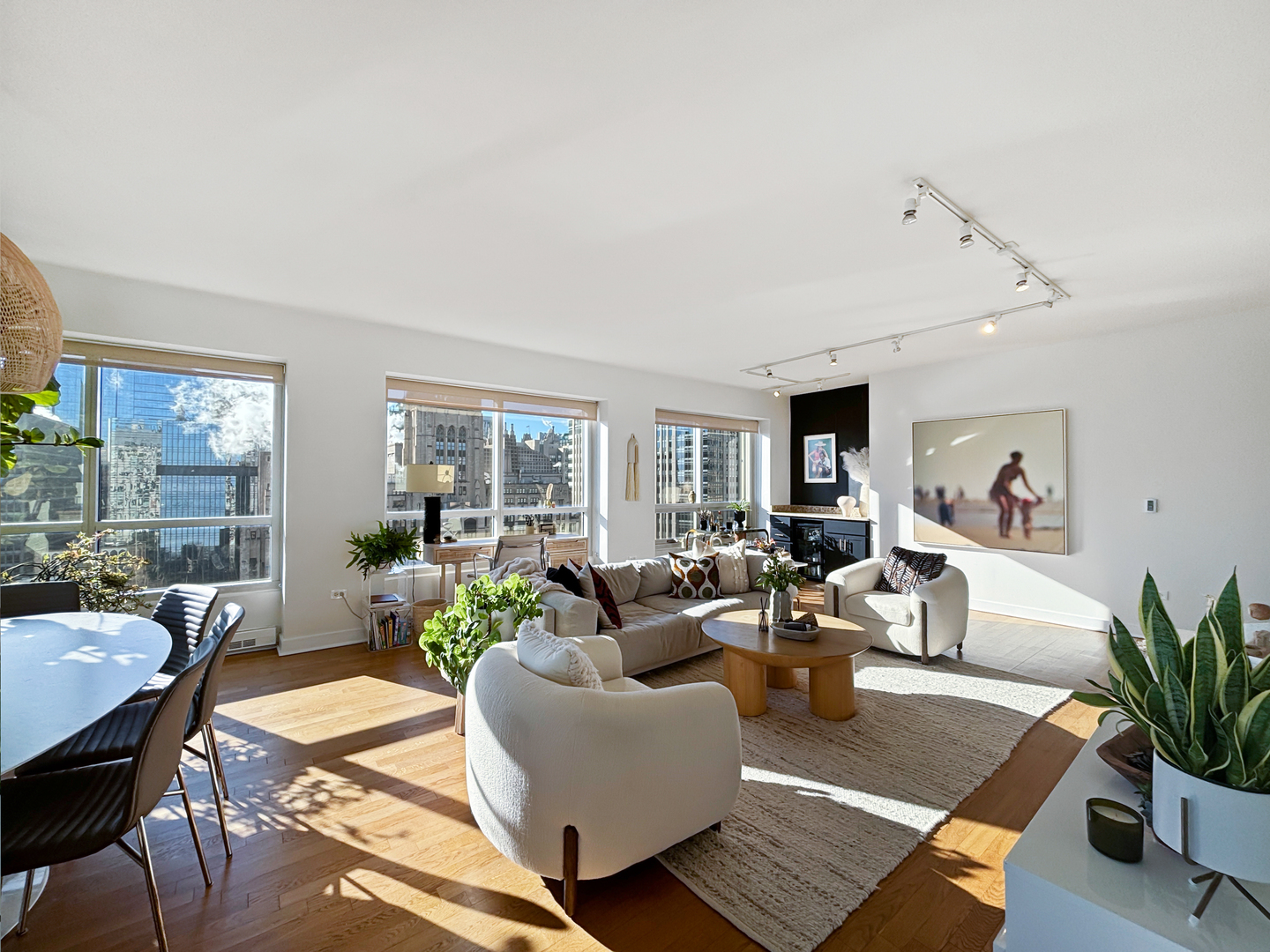 250 E PEARSON Street Unit: 1905