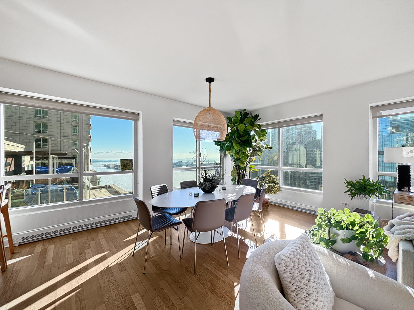 250 E PEARSON Street Unit: 1905