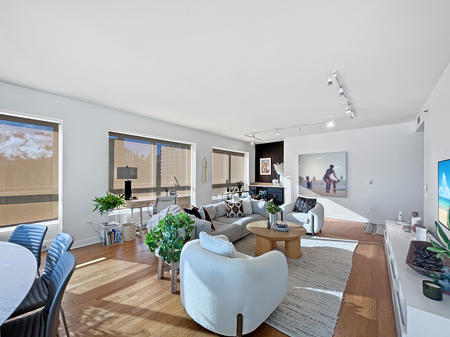 250 E PEARSON Street Unit: 1905