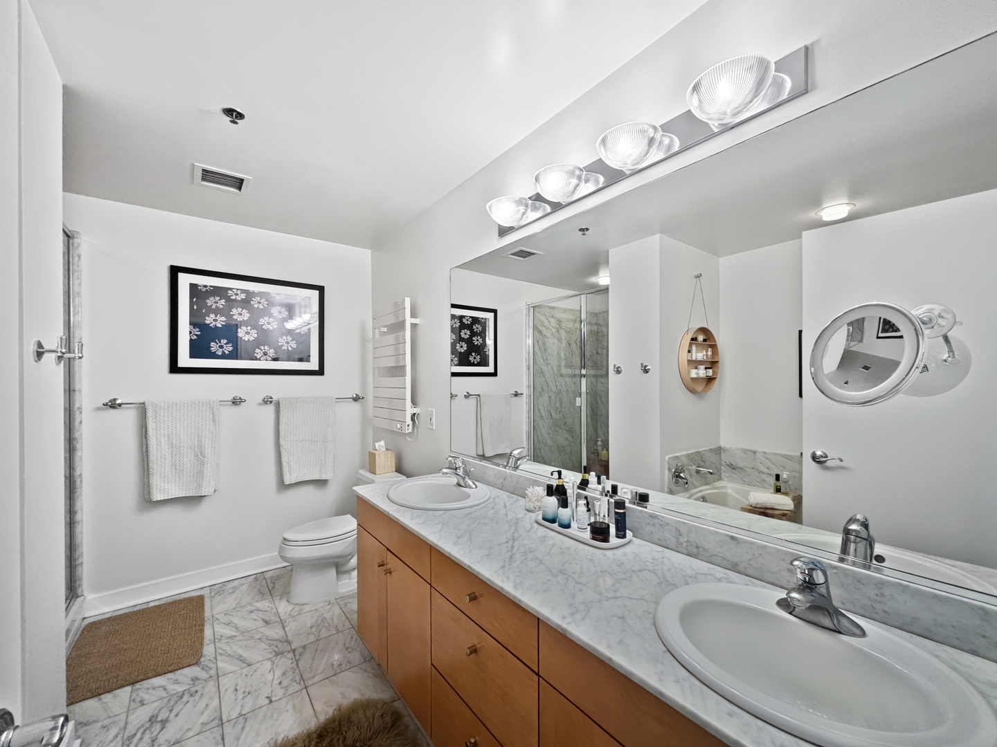 250 E PEARSON Street Unit: 1905