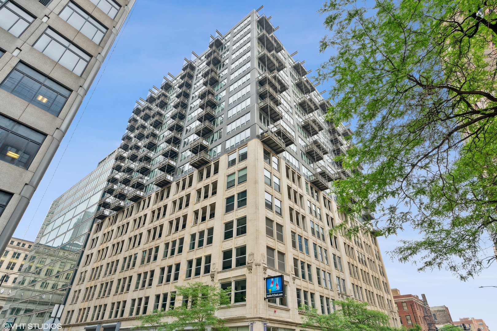 565 W Quincy Street Unit: 1613
