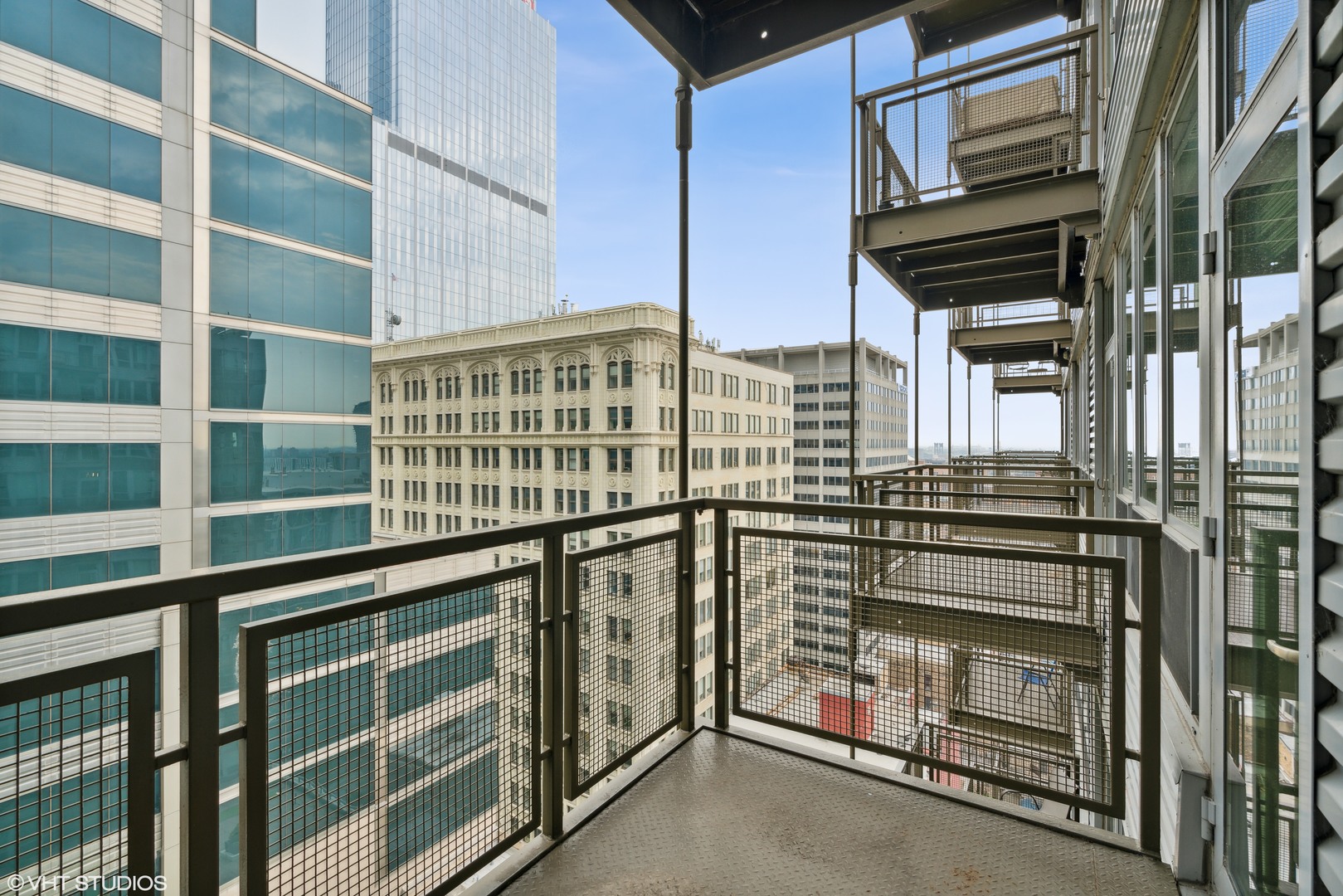 565 W Quincy Street Unit: 1613