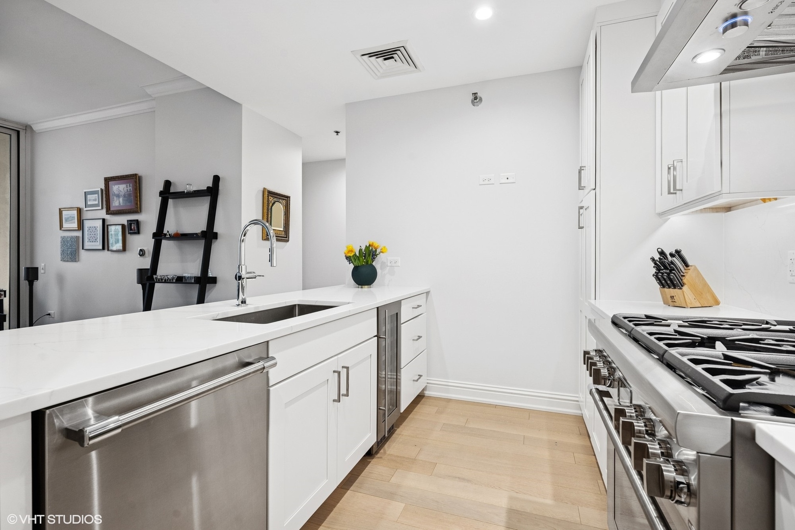 55 E ERIE Street Unit: 2802