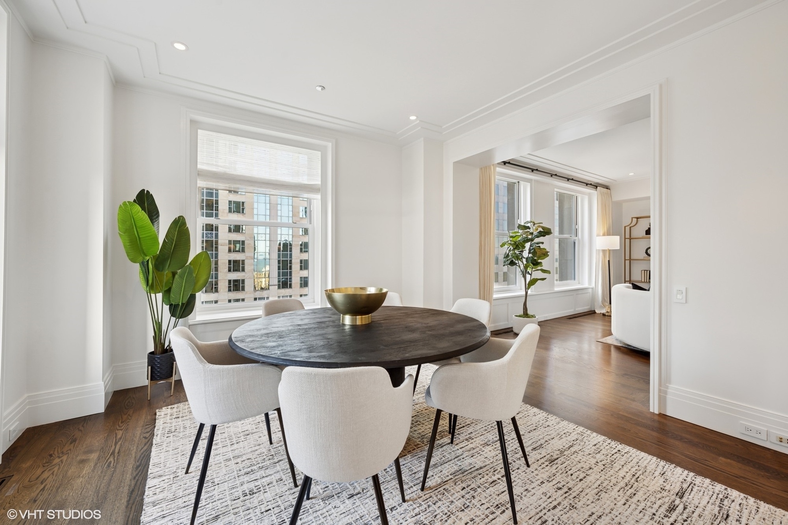 159 E Walton Place Unit: 16E