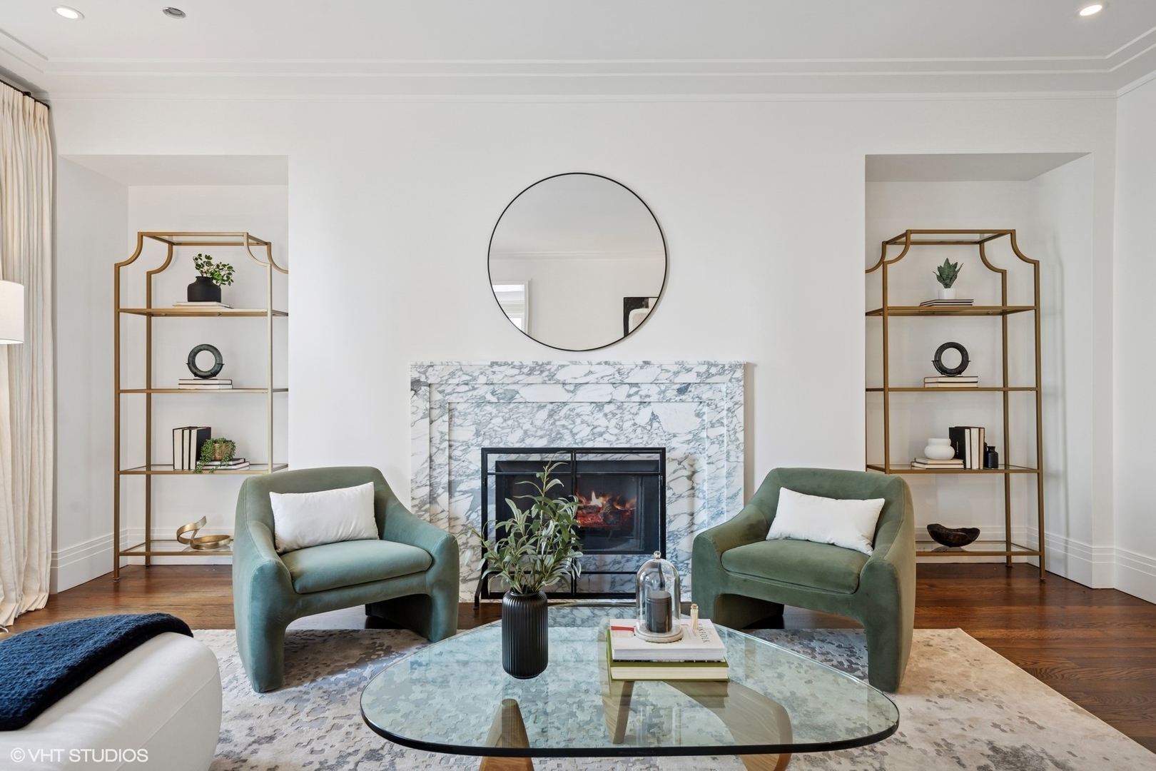 159 E Walton Place Unit: 16E