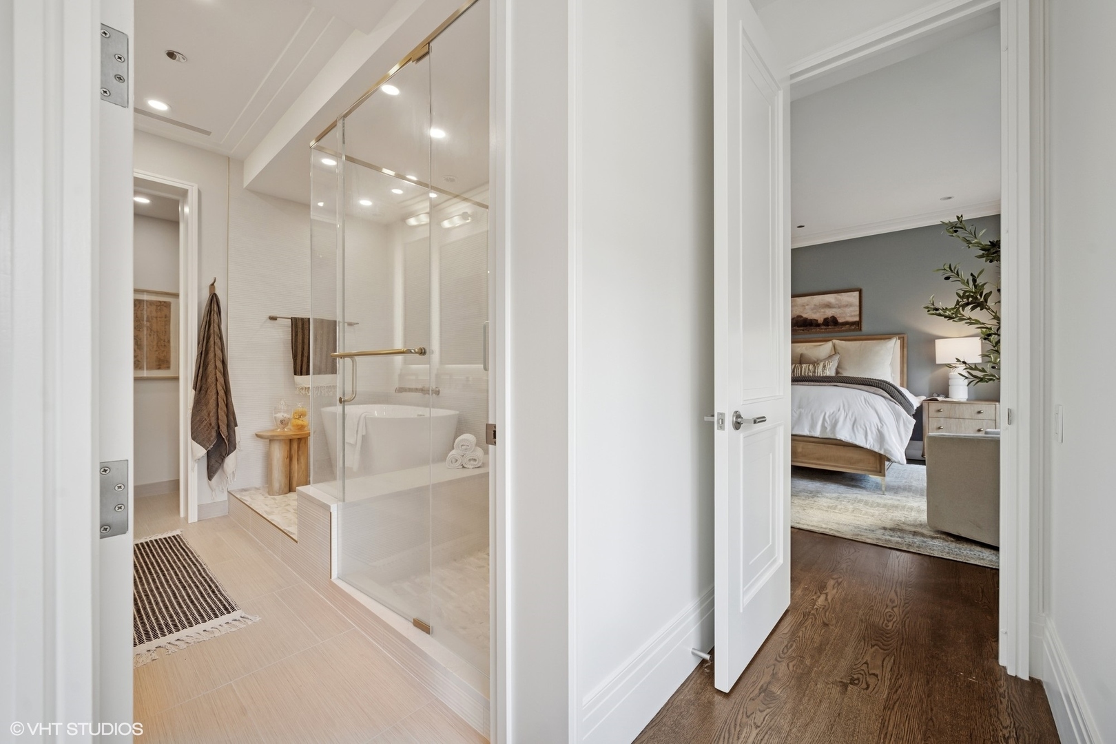 159 E Walton Place Unit: 16E