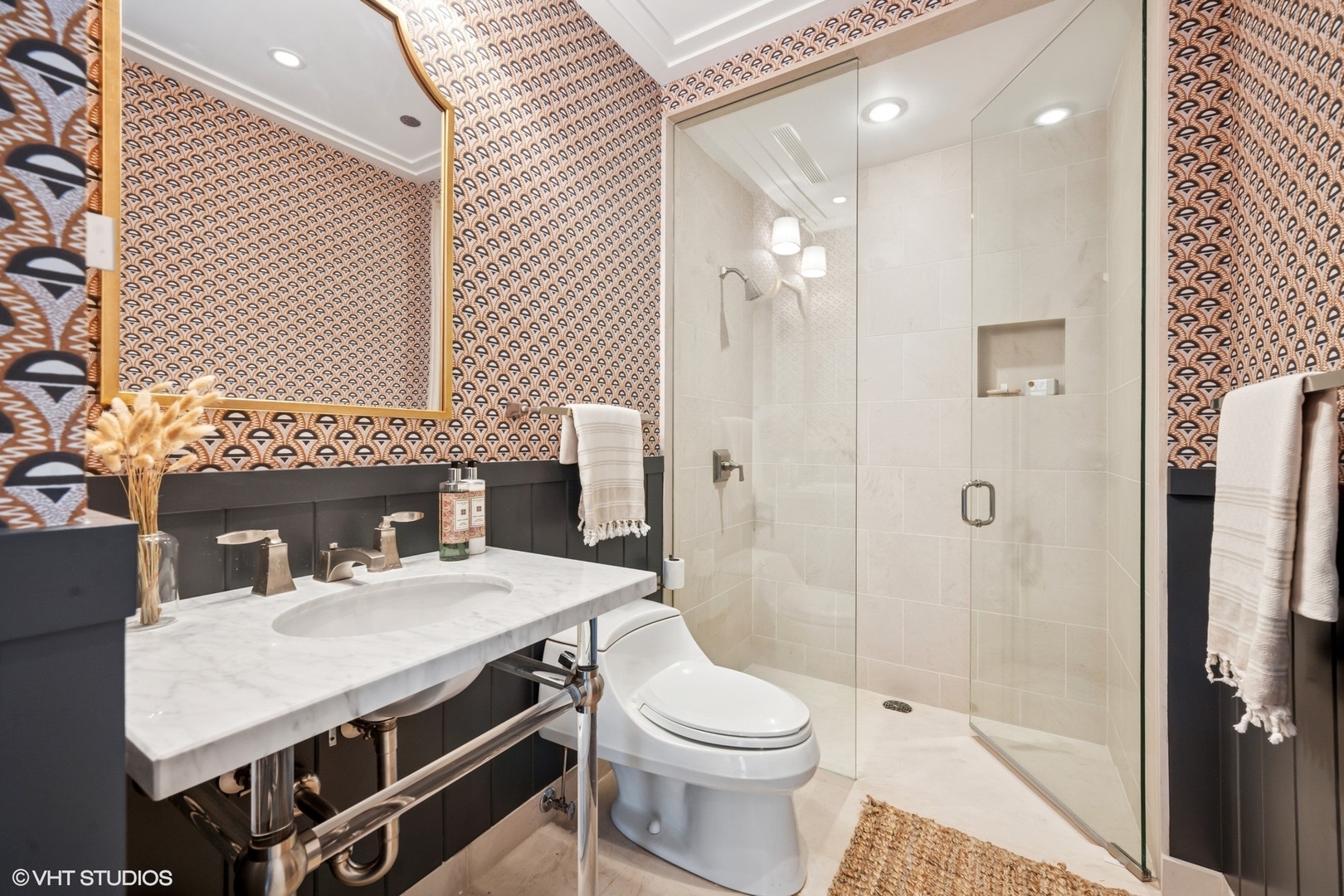 159 E Walton Place Unit: 16E