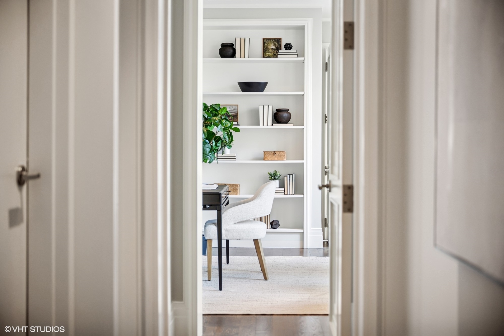 159 E Walton Place Unit: 16E