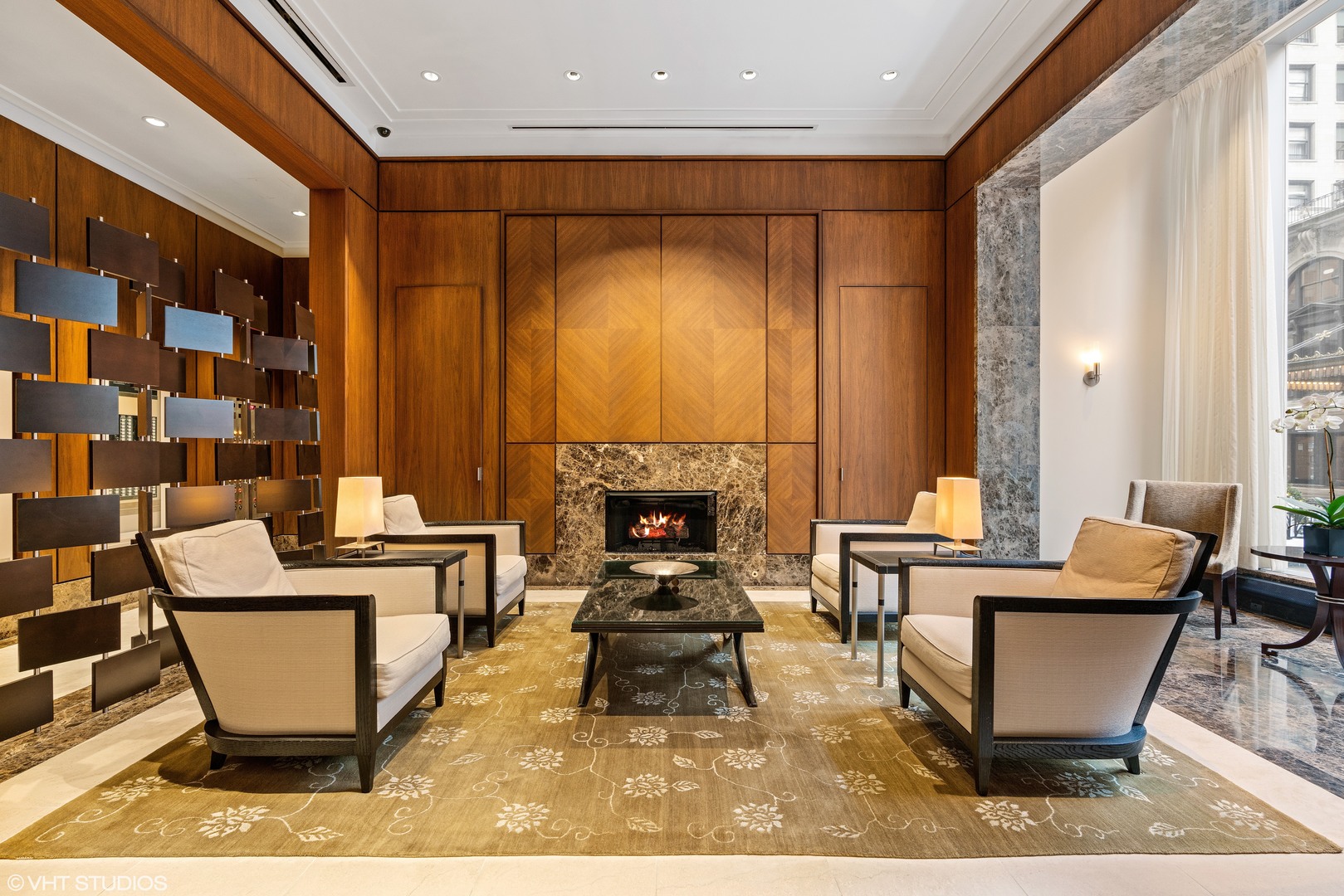 159 E Walton Place Unit: 16E