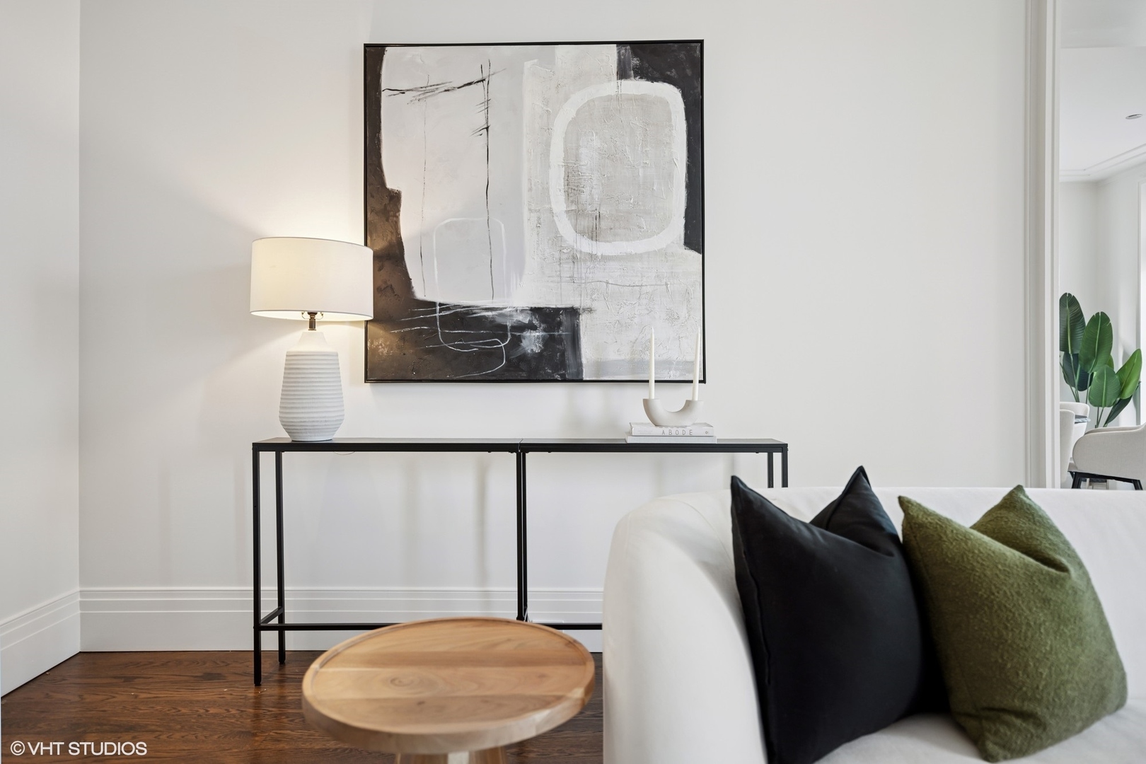 159 E Walton Place Unit: 16E