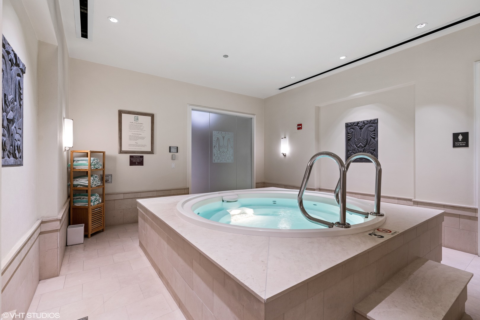 159 E Walton Place Unit: 16E