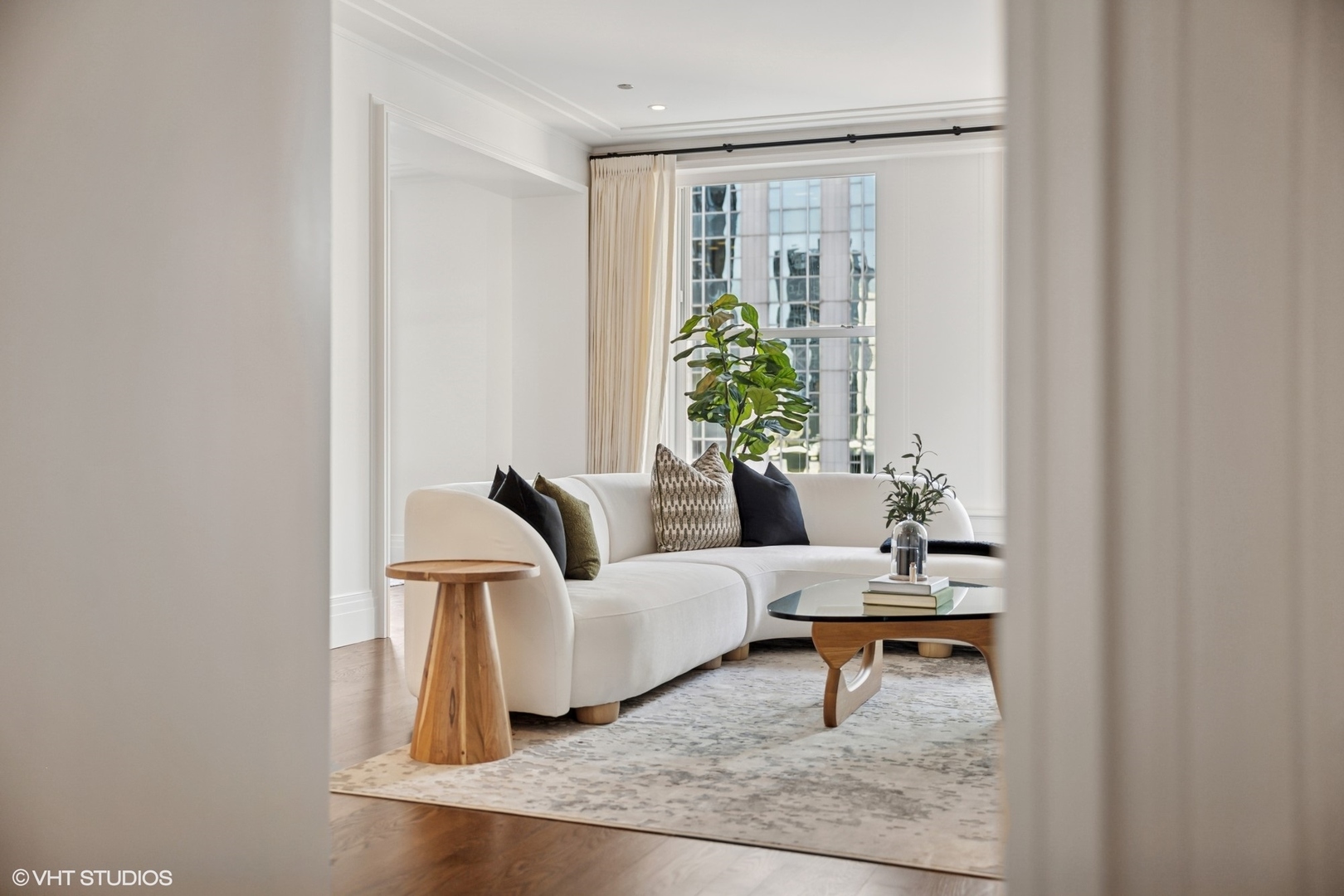 159 E Walton Place Unit: 16E