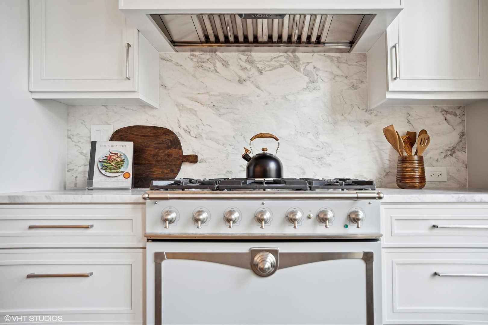 159 E Walton Place Unit: 16E