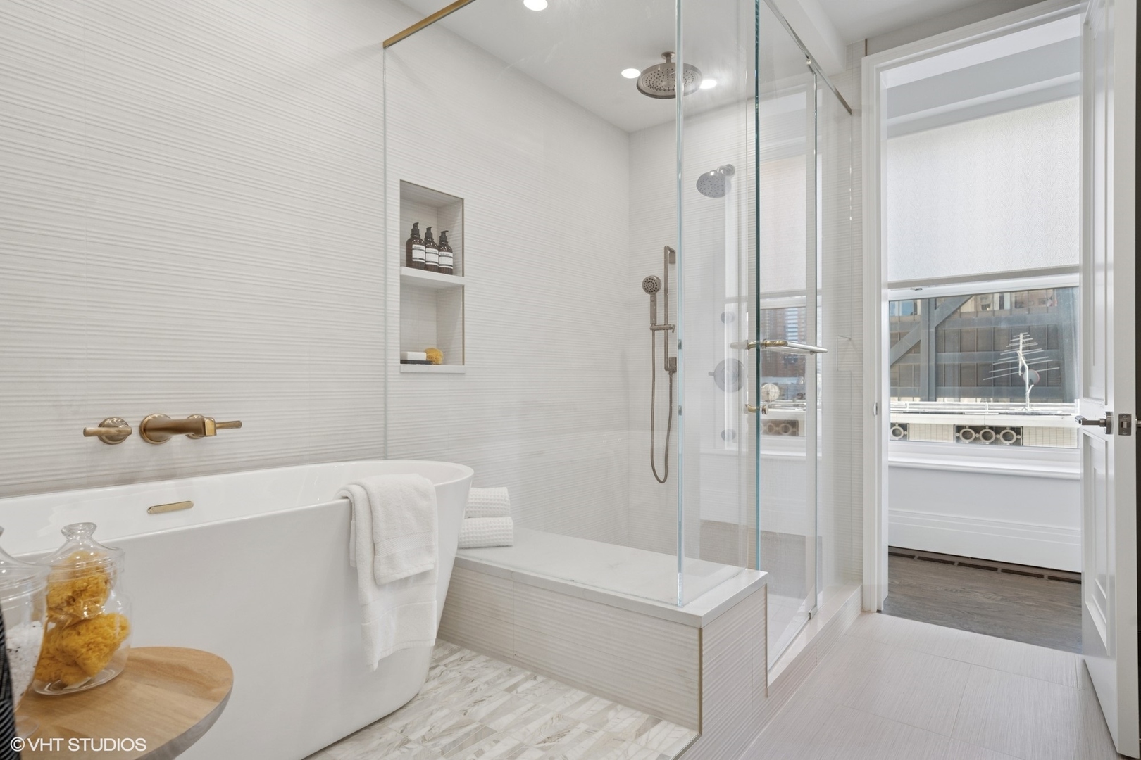 159 E Walton Place Unit: 16E