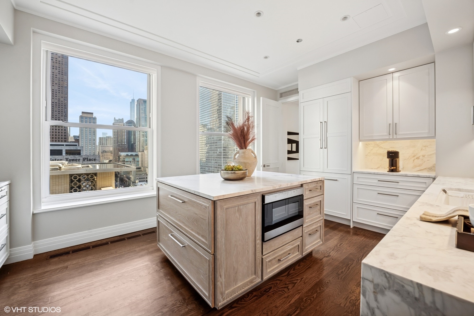 159 E Walton Place Unit: 16E