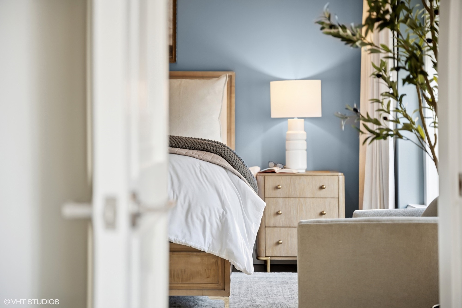 159 E Walton Place Unit: 16E