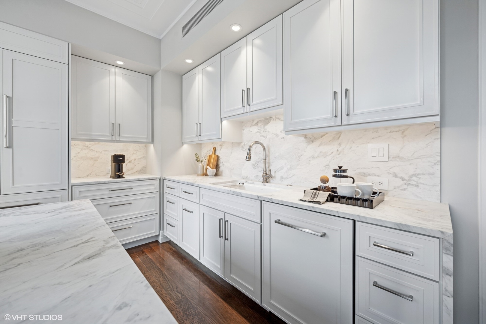 159 E Walton Place Unit: 16E