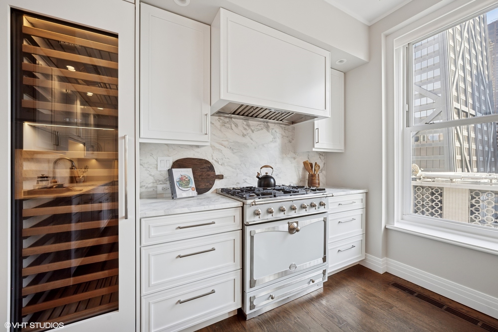 159 E Walton Place Unit: 16E