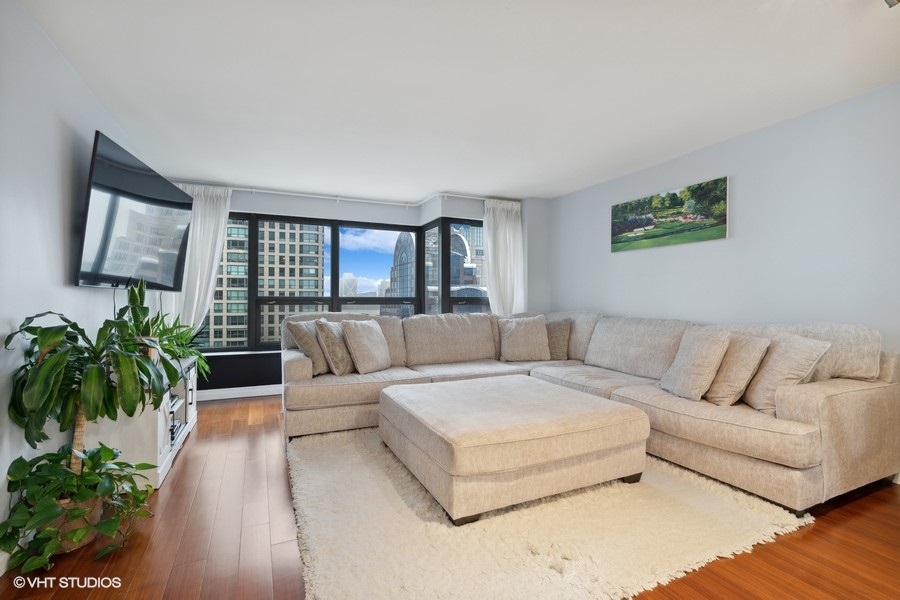 30 E HURON Street Unit: 4301