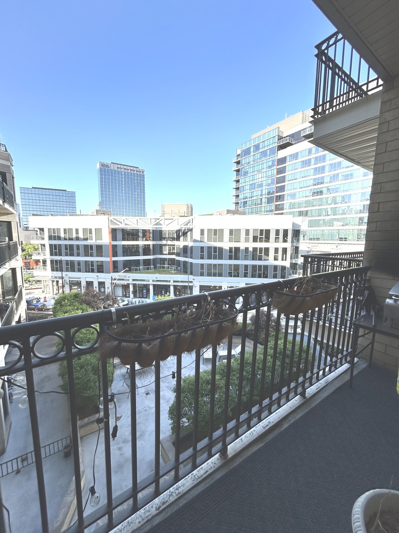 520 N Halsted Street Unit: 411