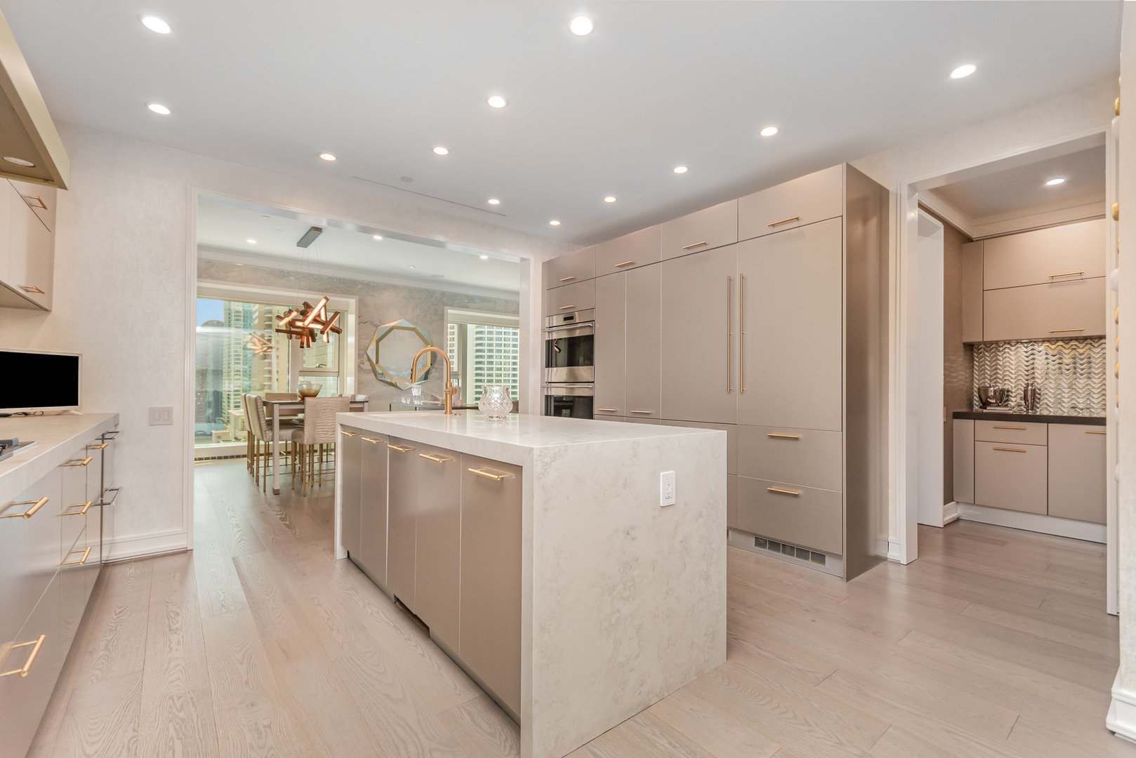 77 E Walton Street Unit: 21C