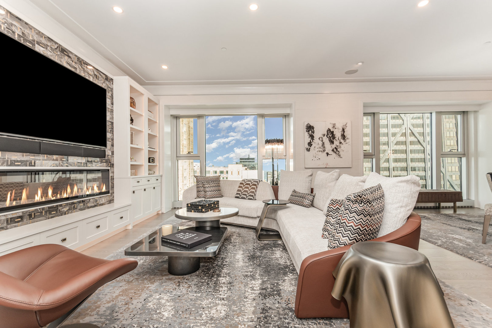 77 E Walton Street Unit: 21C