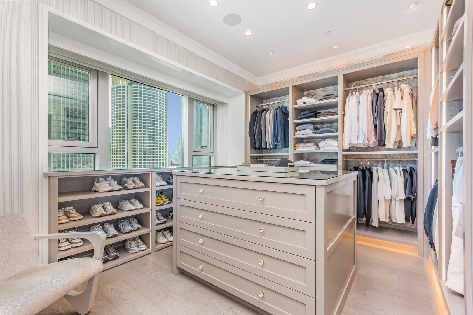 77 E Walton Street Unit: 21C