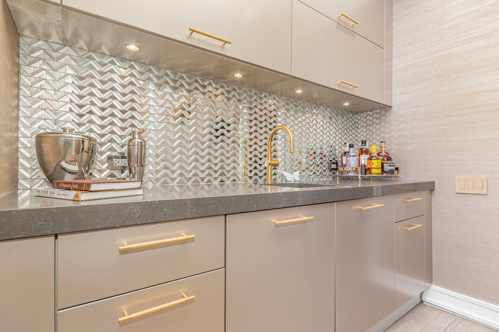 77 E Walton Street Unit: 21C