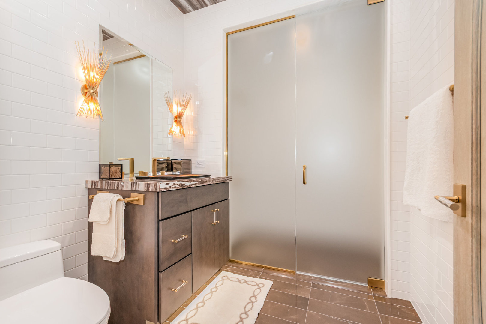 77 E Walton Street Unit: 21C