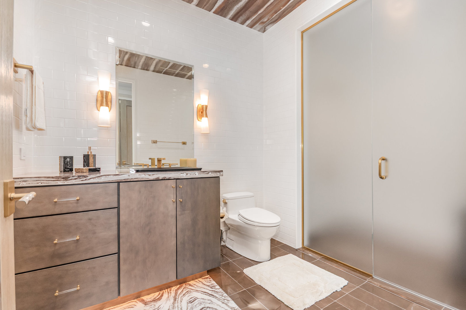77 E Walton Street Unit: 21C