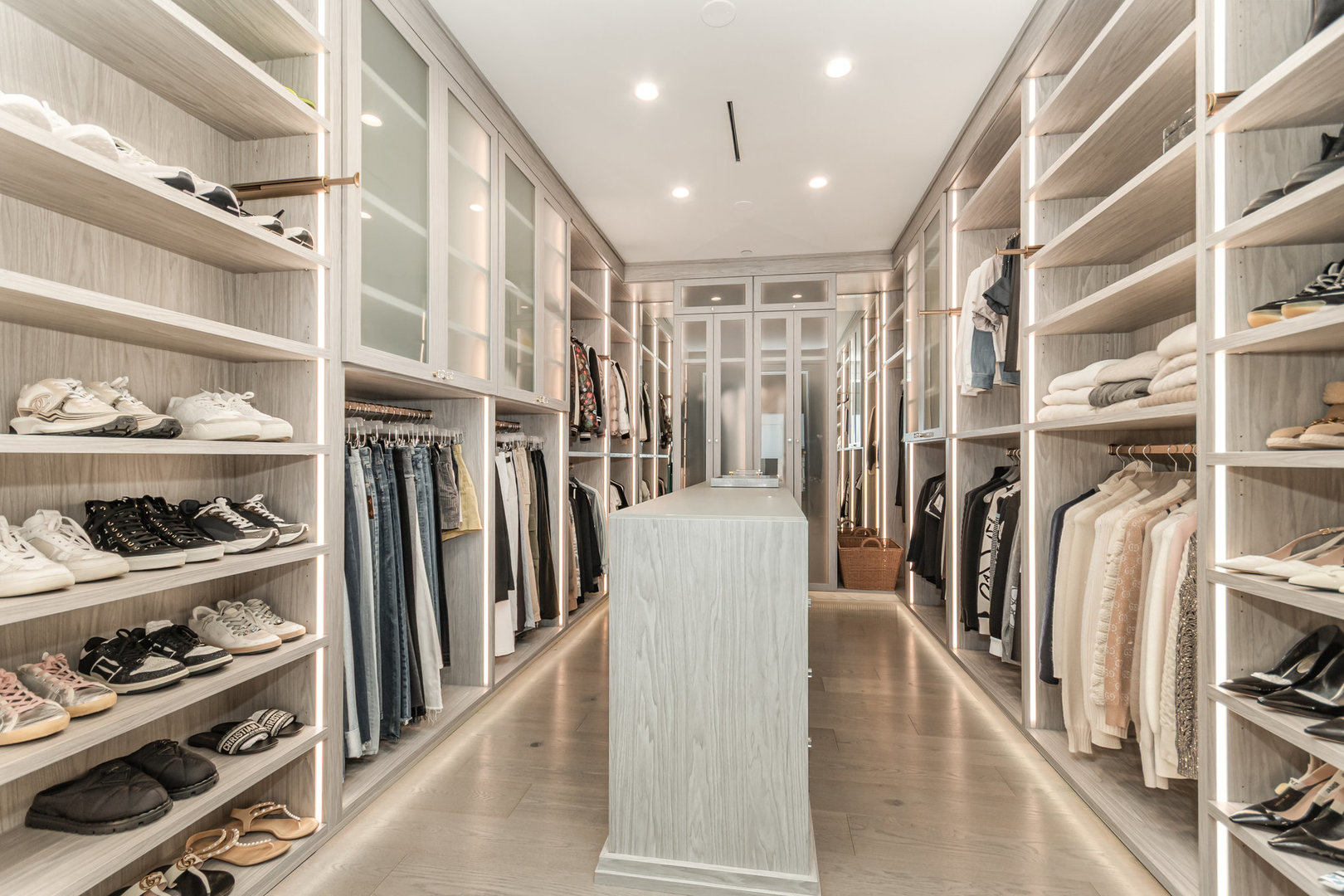 77 E Walton Street Unit: 21C