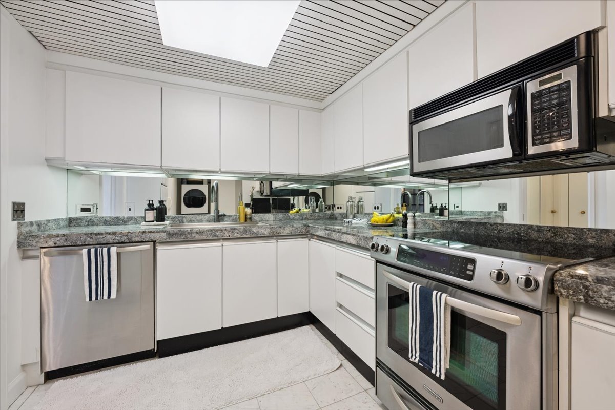 161 E Chicago Avenue Unit: 43G