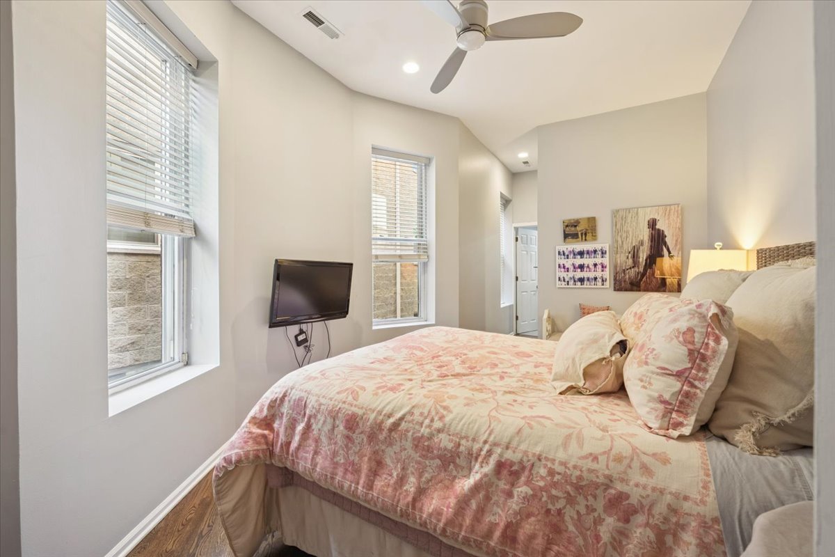 626 W Buckingham Place Unit: 2W