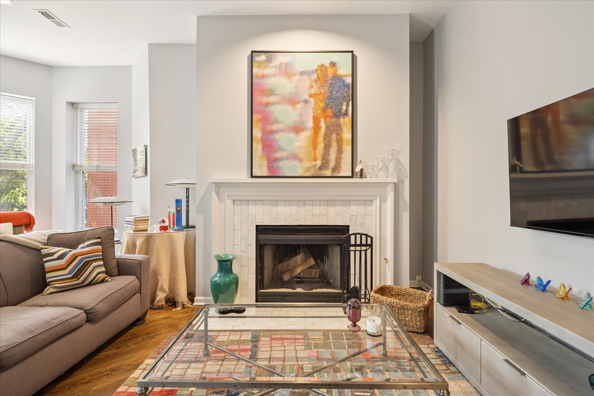 626 W Buckingham Place Unit: 2W