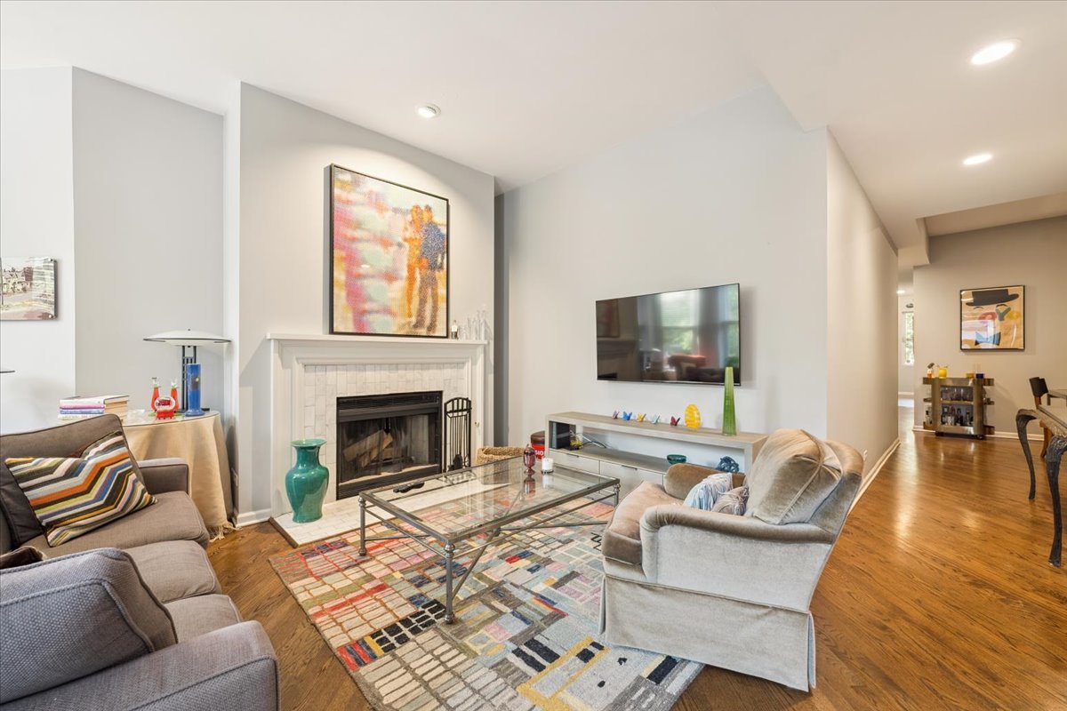 626 W Buckingham Place Unit: 2W