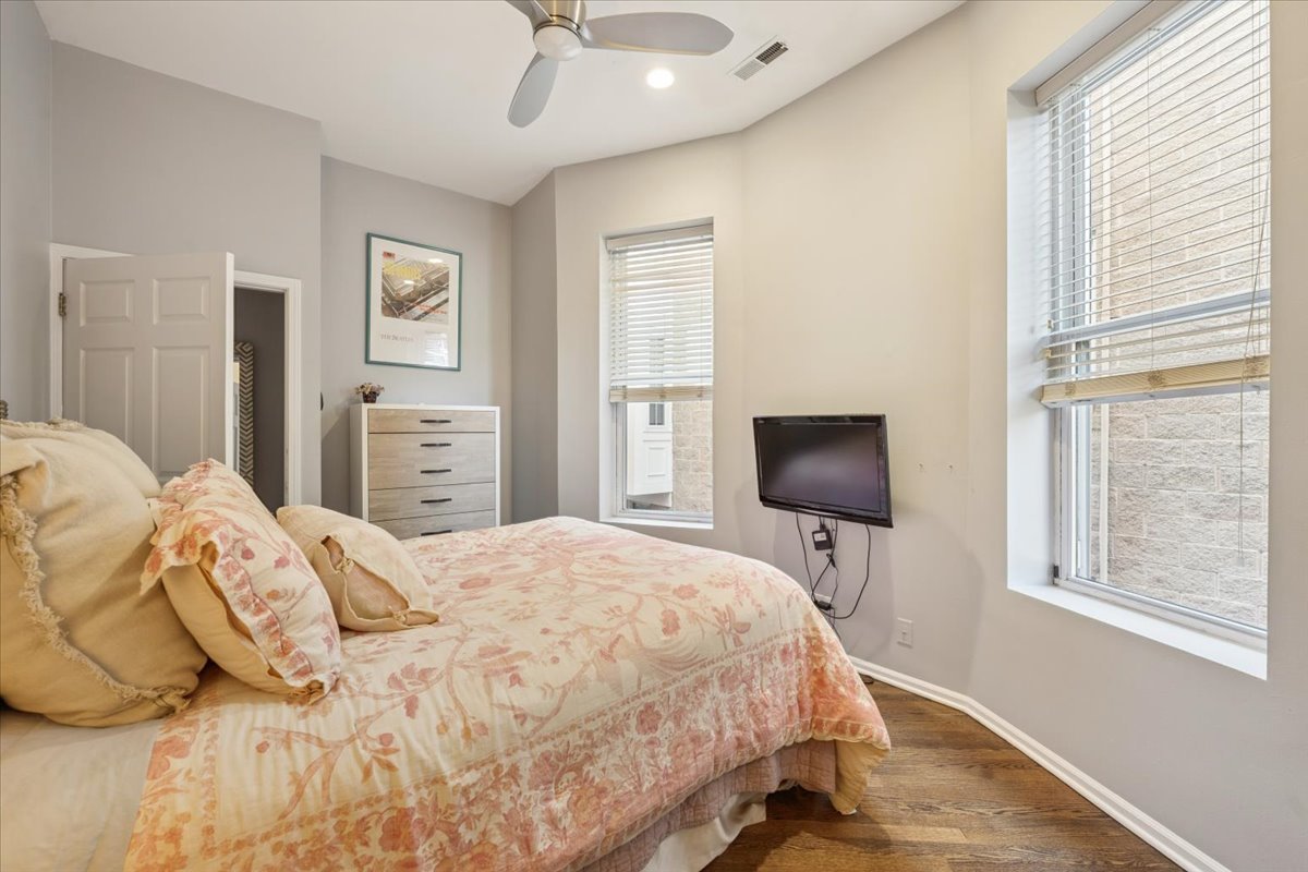 626 W Buckingham Place Unit: 2W