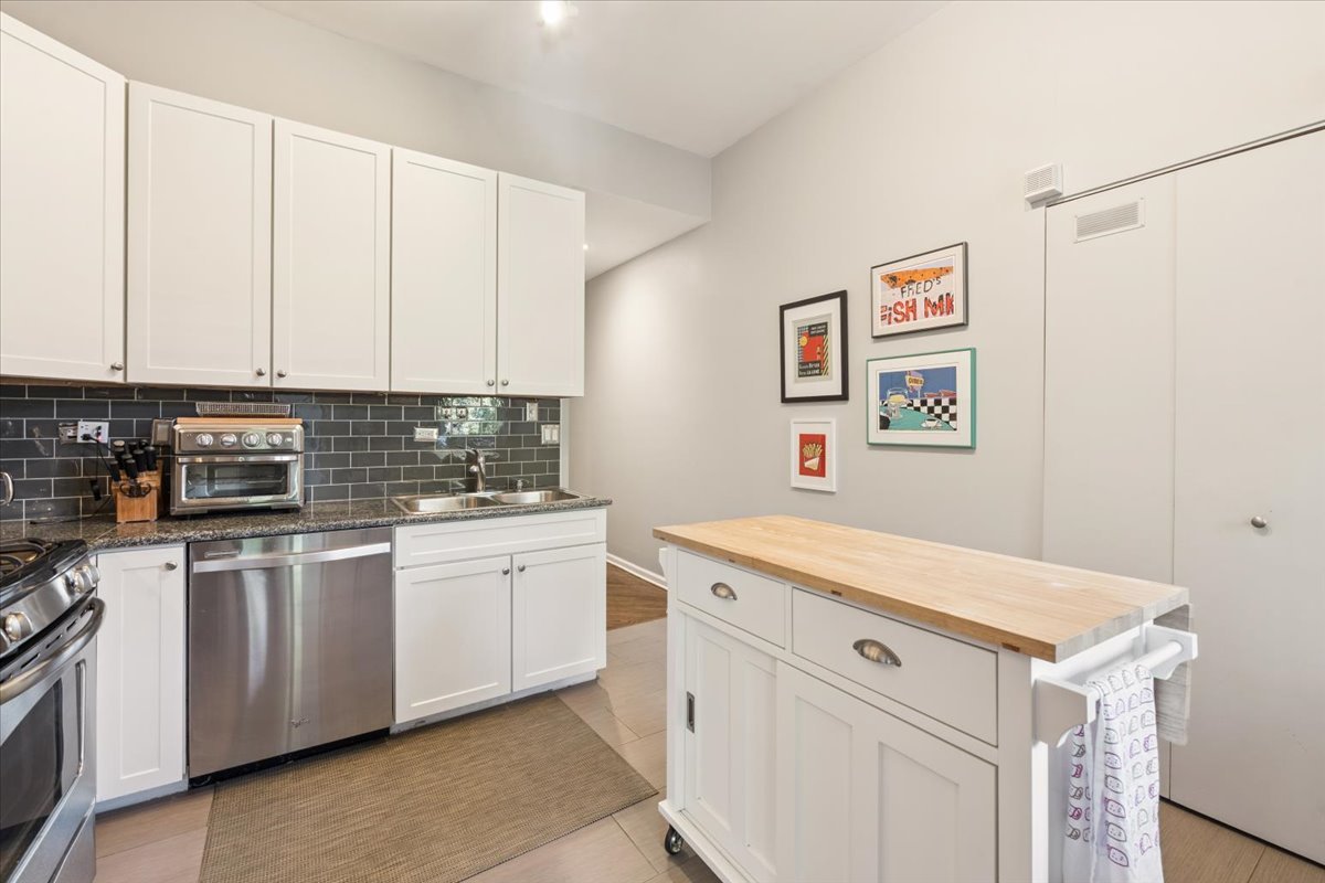 626 W Buckingham Place Unit: 2W