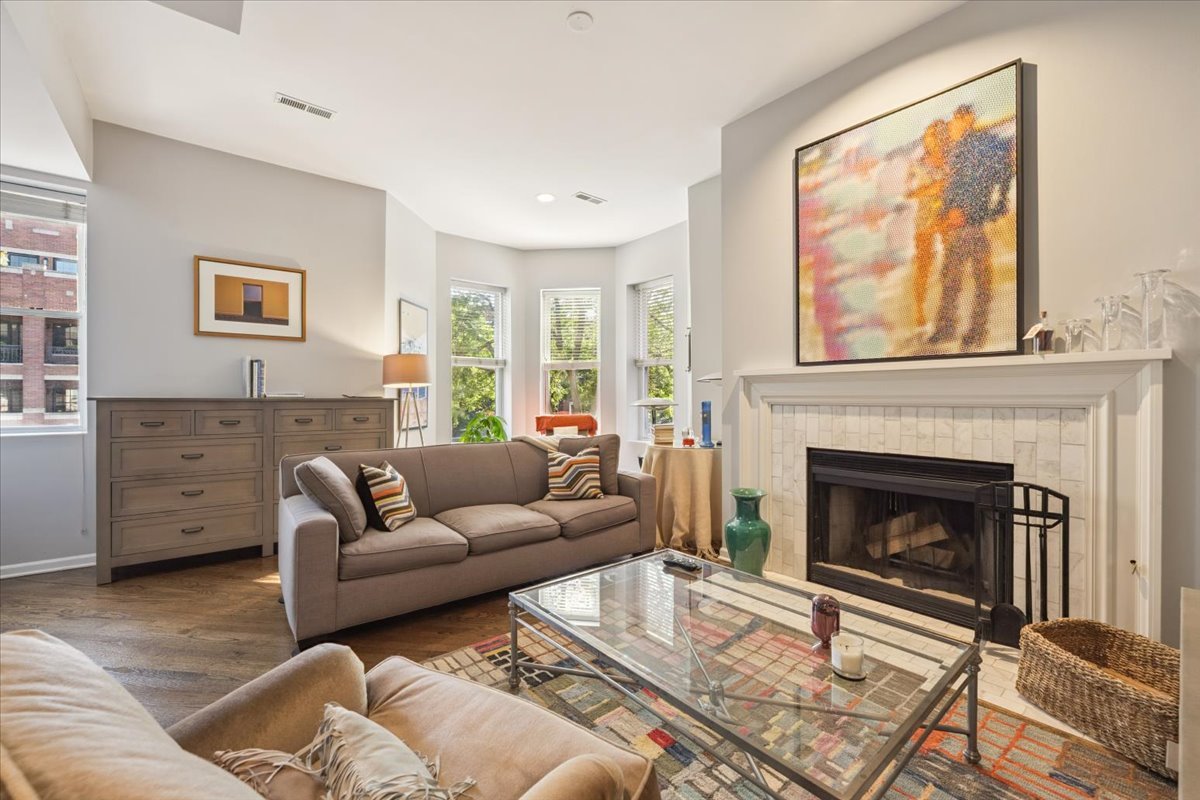 626 W Buckingham Place Unit: 2W