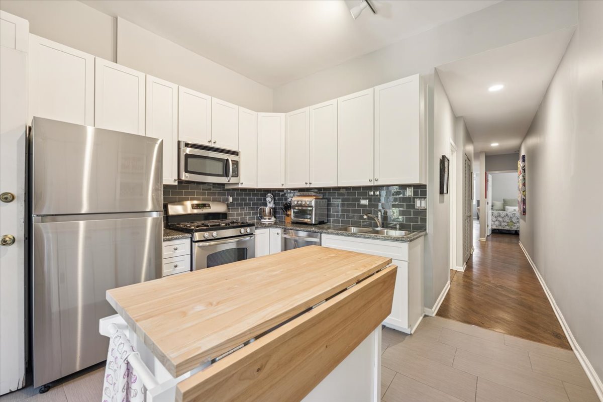 626 W Buckingham Place Unit: 2W