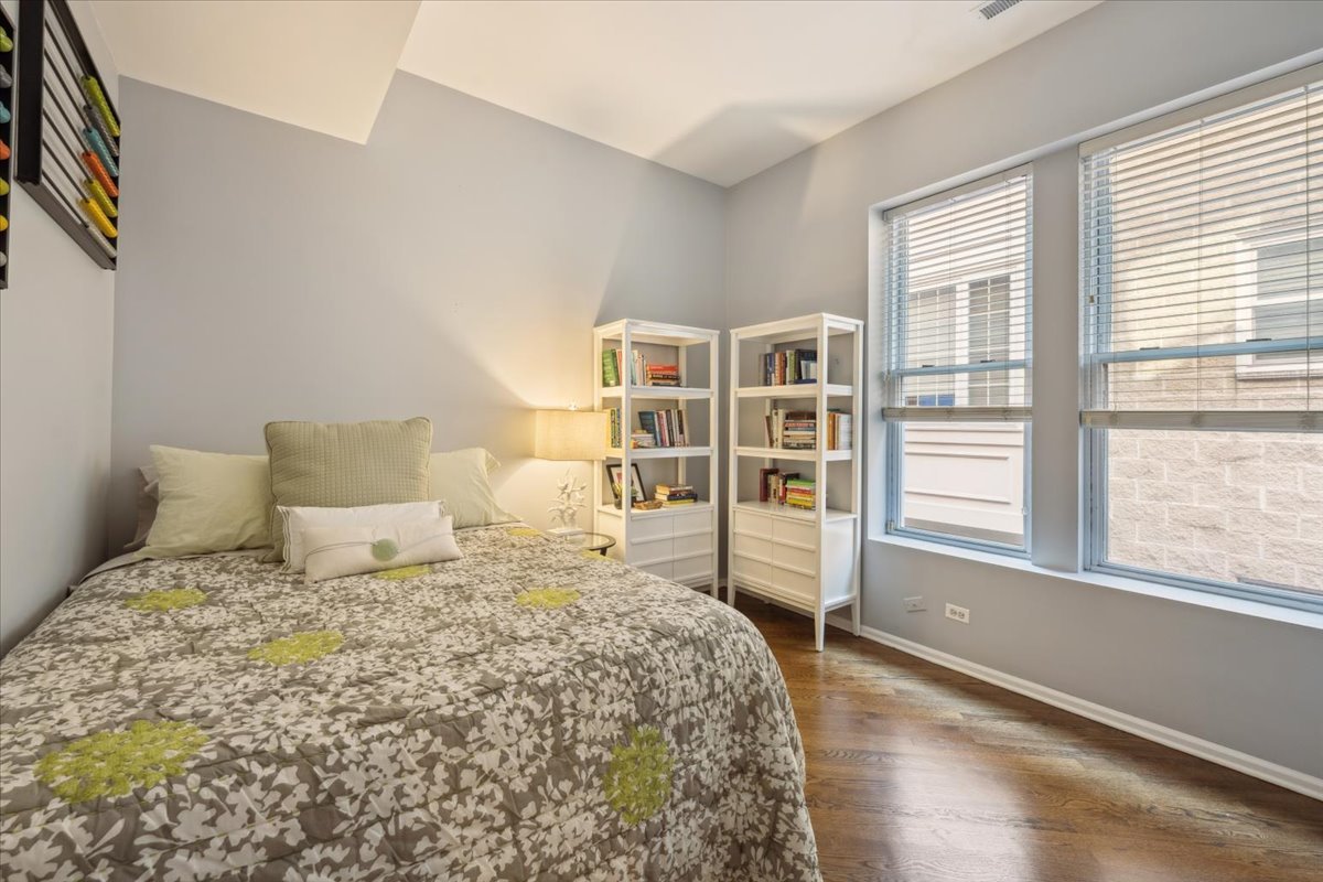 626 W Buckingham Place Unit: 2W