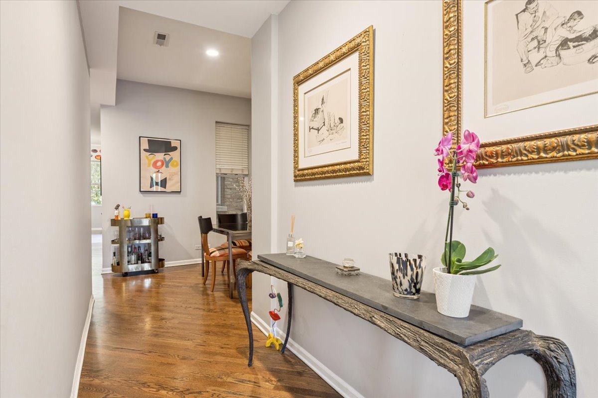 626 W Buckingham Place Unit: 2W