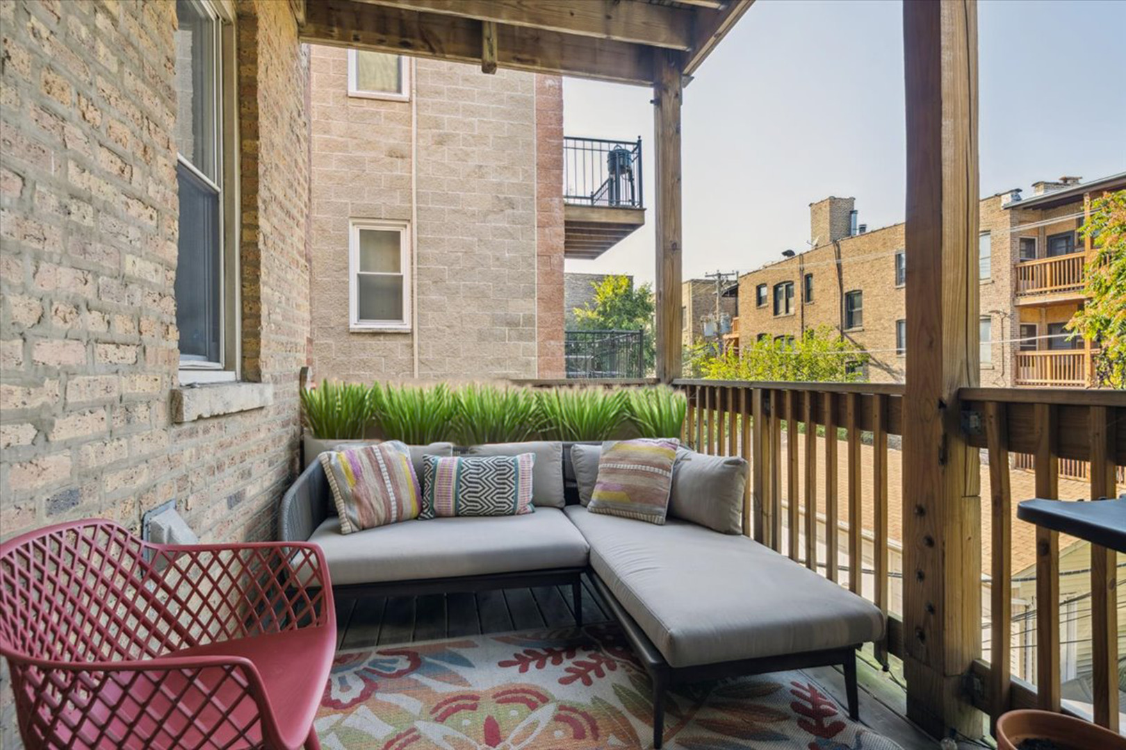 626 W Buckingham Place Unit: 2W
