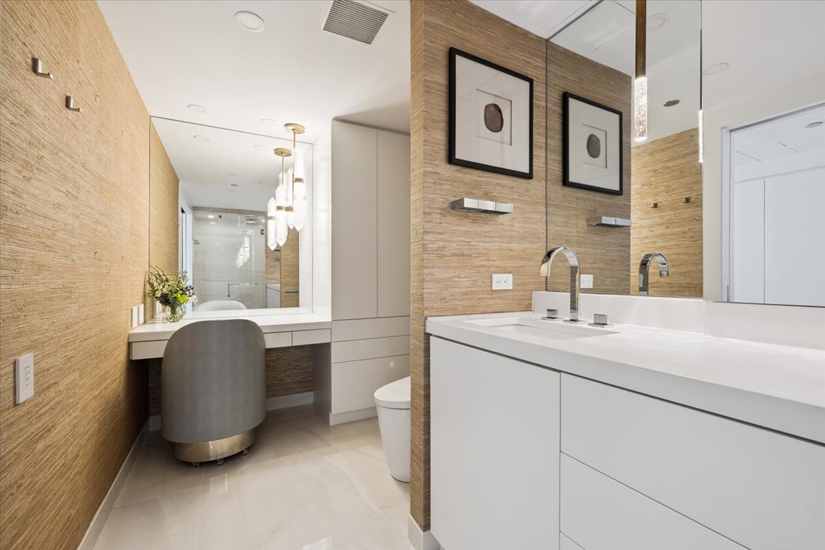 161 E Chicago Avenue Unit: 58K2