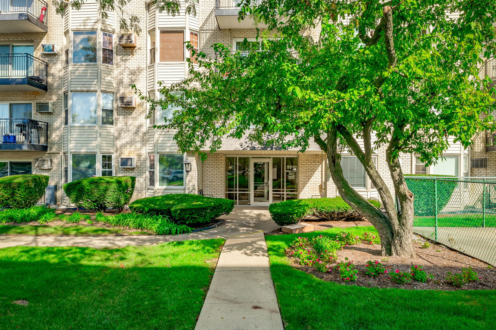 5510 LINCOLN Avenue Unit: 101