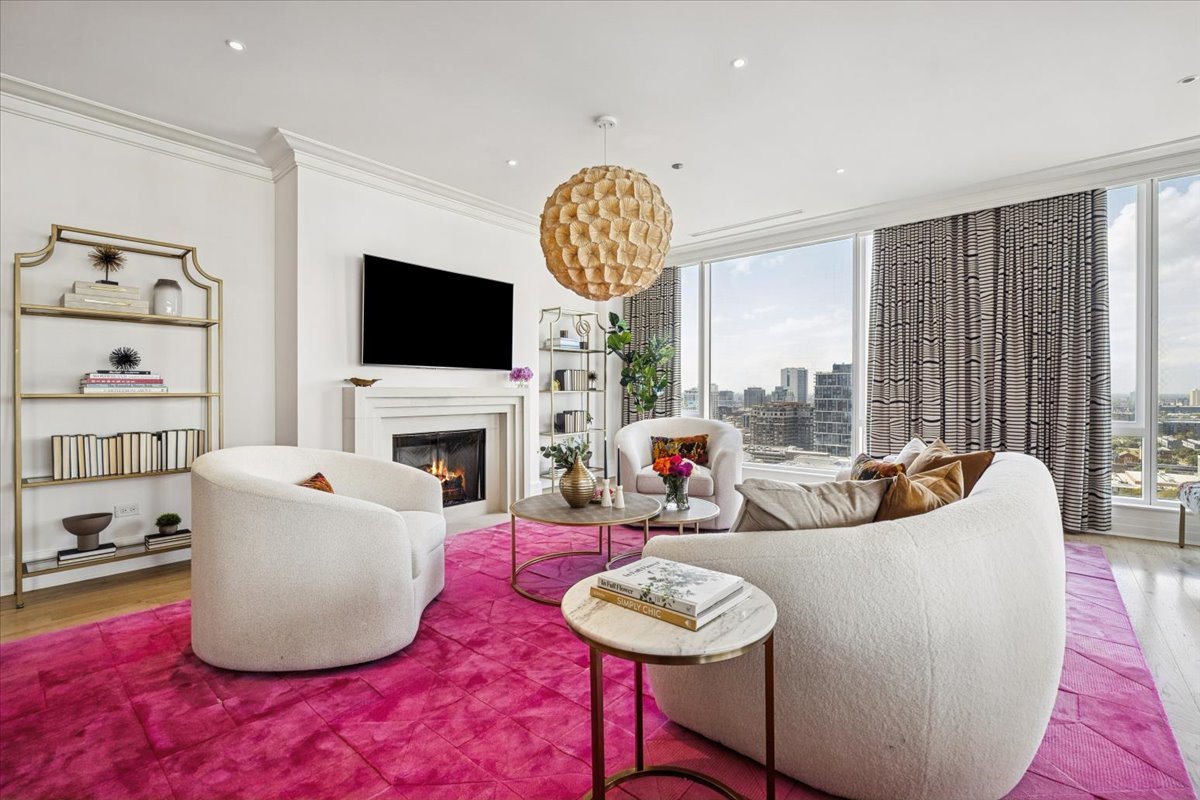 9 W Walton Street Unit: 2202