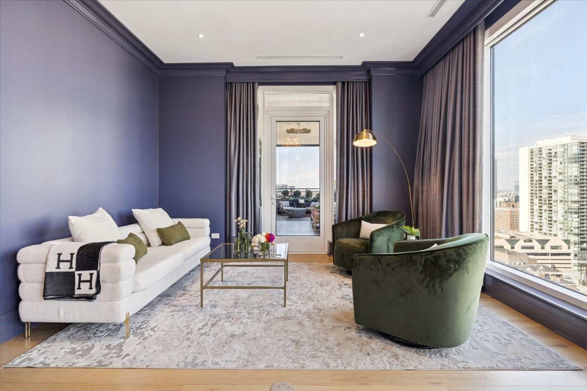 9 W Walton Street Unit: 2202