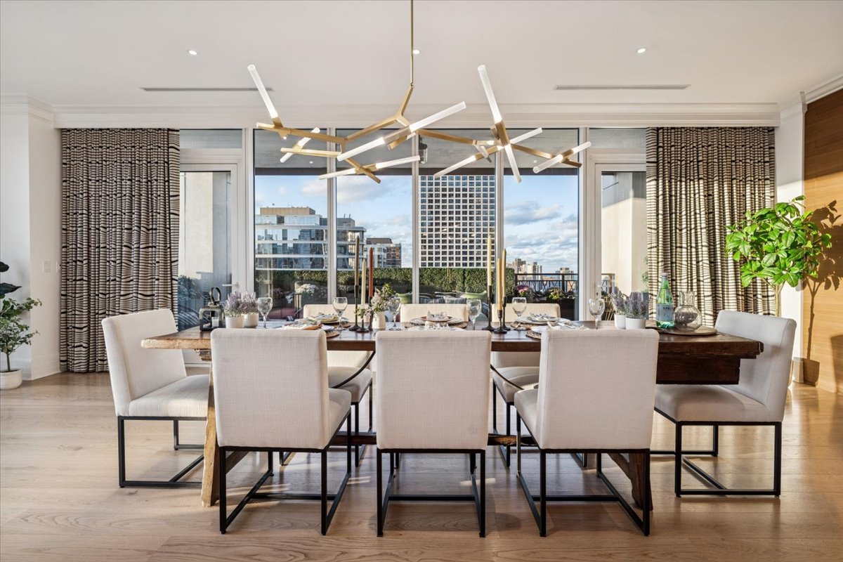 9 W Walton Street Unit: 2202